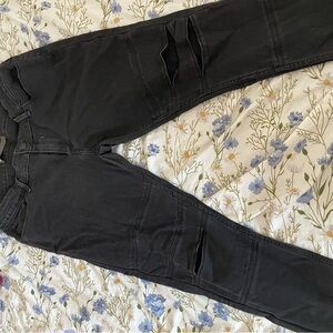 Levi’s trendy  Black Distressed Women's Skinny Jeans size 16.